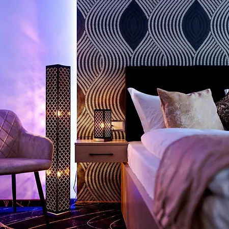 לינה וארוחת בוקר Diamond Panzio 4*