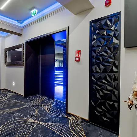 לינה וארוחת בוקר Diamond Panzio 4*